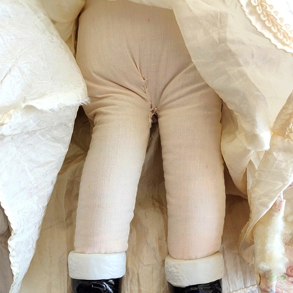 Vintage Brinn's Cream and Pink Victorian Collectible Santa Claus Figurine/Stand - Picture 11 of 13